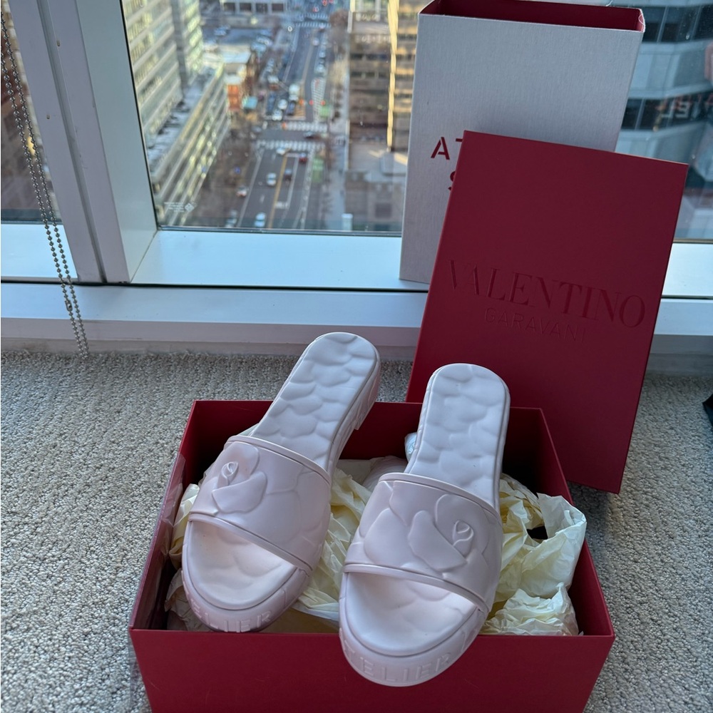 Valentino Garavani Sandals Size 8 (38)